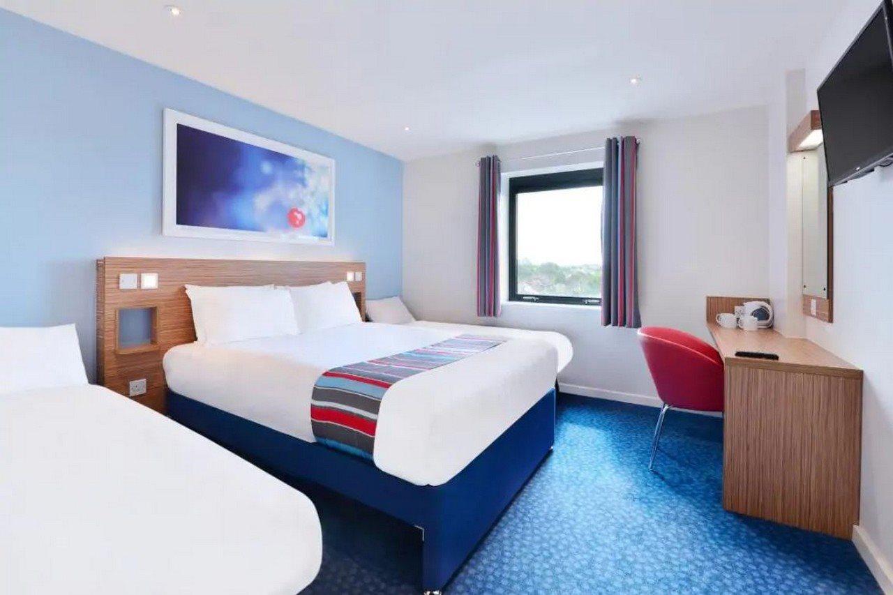 Travelodge London Park Royal Exterior photo
