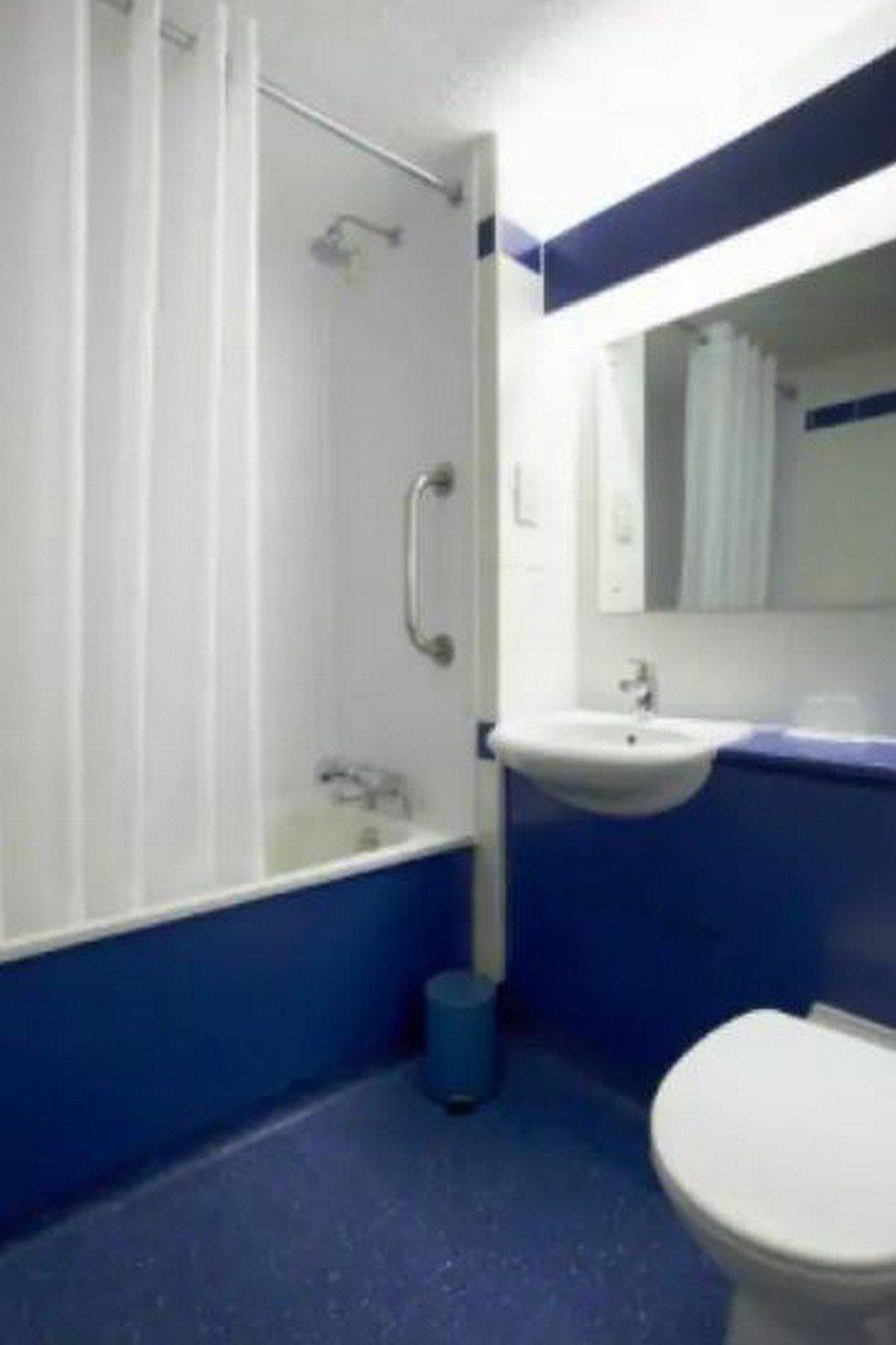 Travelodge London Park Royal Exterior photo