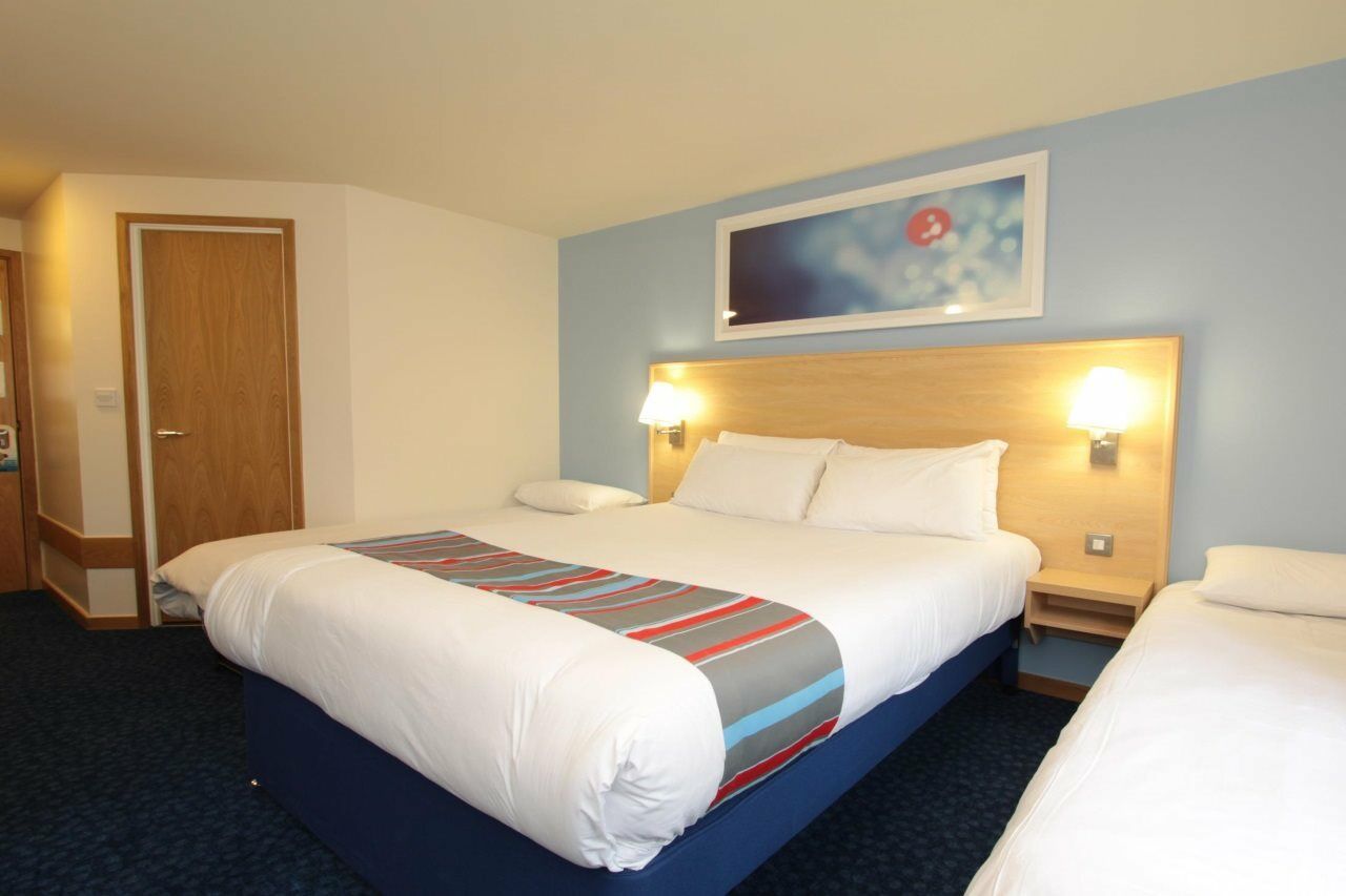 Travelodge London Park Royal Exterior photo